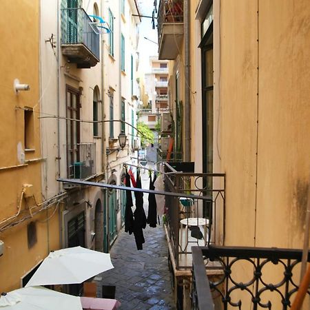 La Grotta Apartment Salerno Bagian luar foto