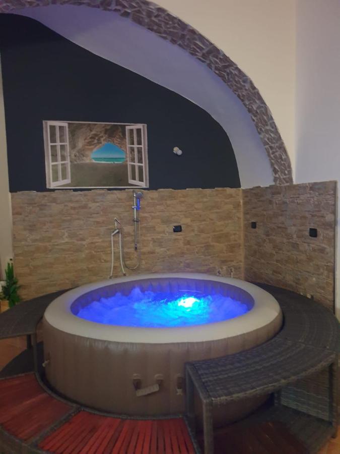 La Grotta Apartment Salerno Bagian luar foto
