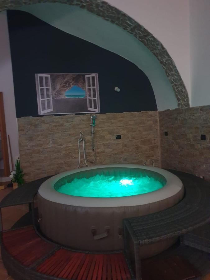 La Grotta Apartment Salerno Bagian luar foto