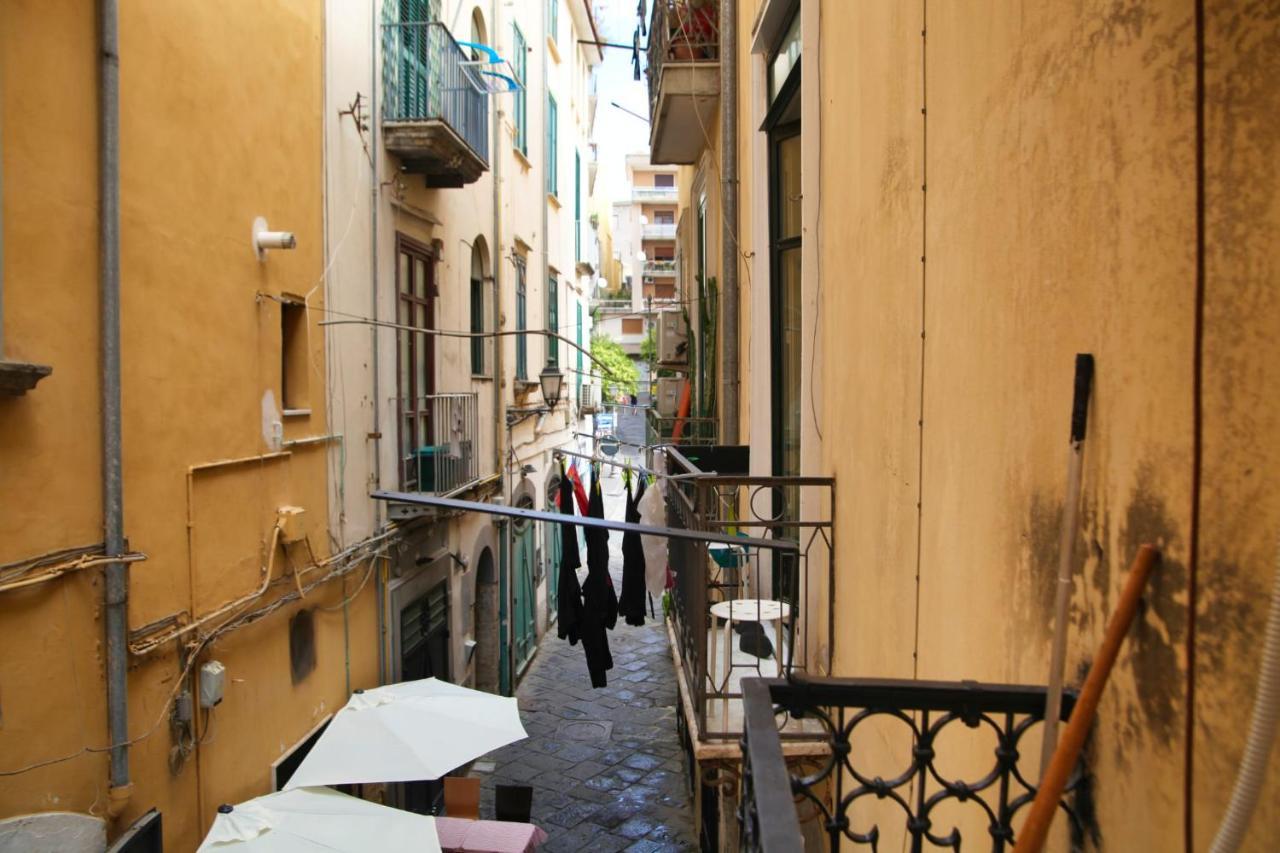 La Grotta Apartment Salerno Bagian luar foto